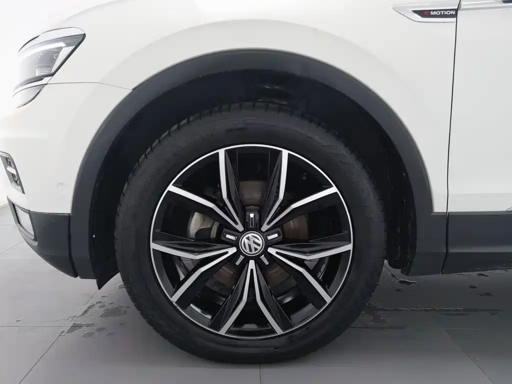 Volkswagen Tiguan L — миниатюра 17