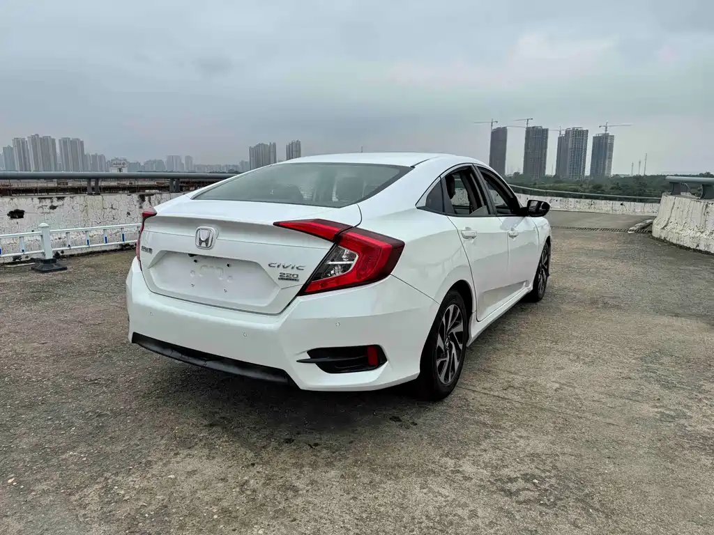 Honda Civic — миниатюра 7