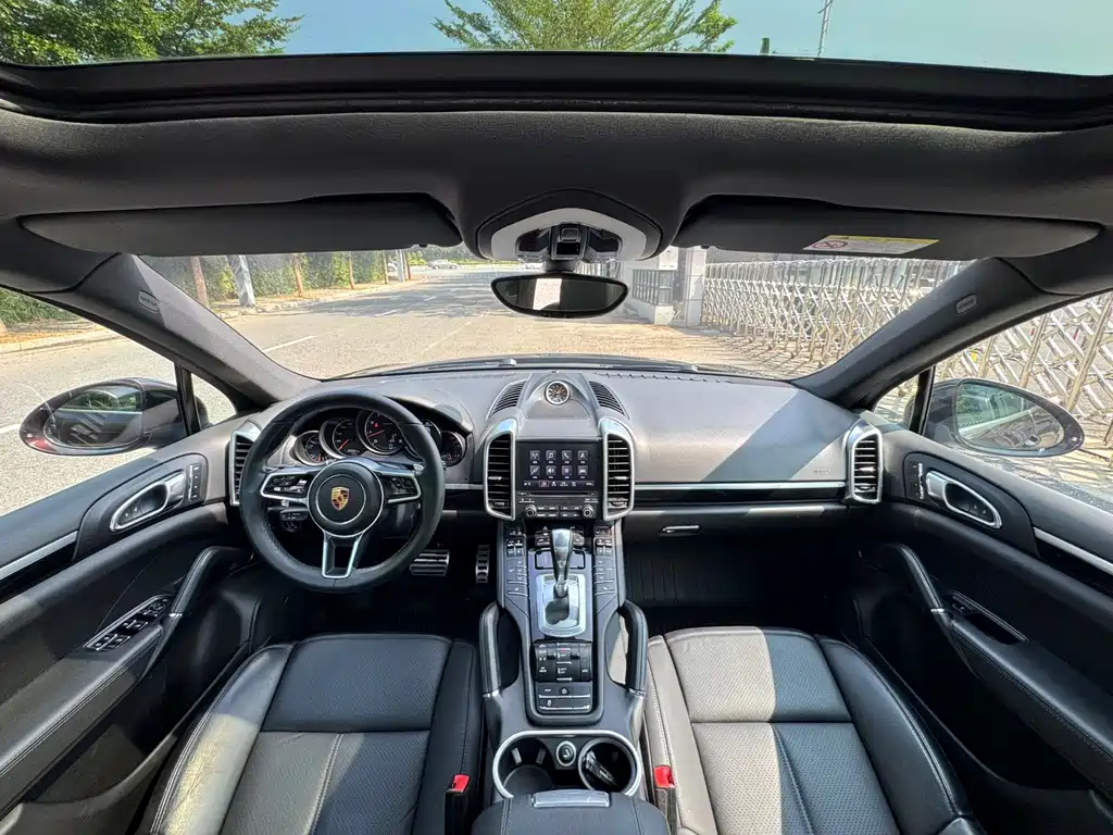 Porsche Cayenne — миниатюра 6