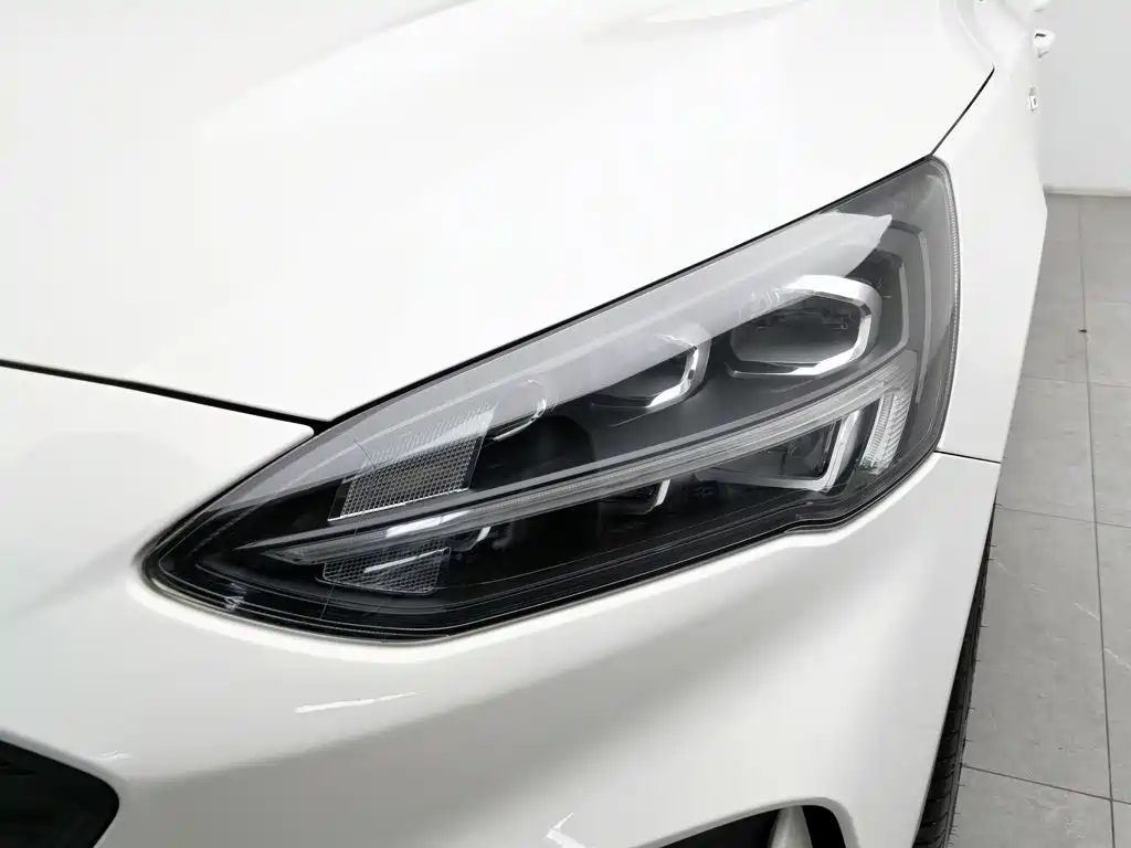 Ford Focus — миниатюра 7