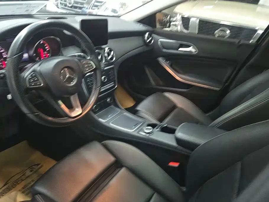 Mercedes-Benz GLA — миниатюра 12