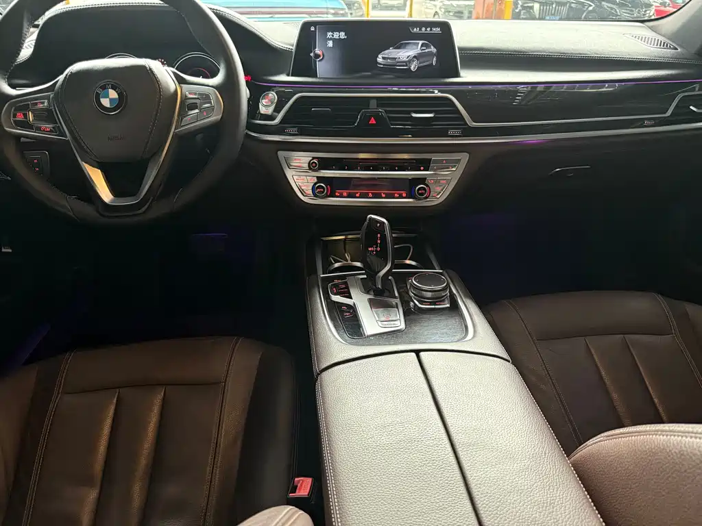 BMW 7 Series — миниатюра 6