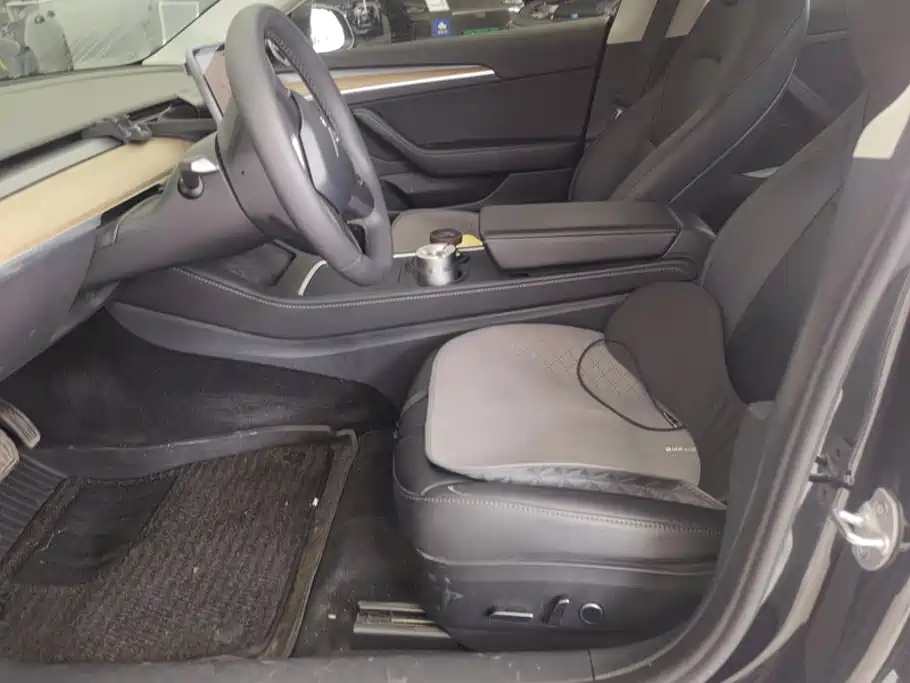 Tesla Model 3 — миниатюра 9