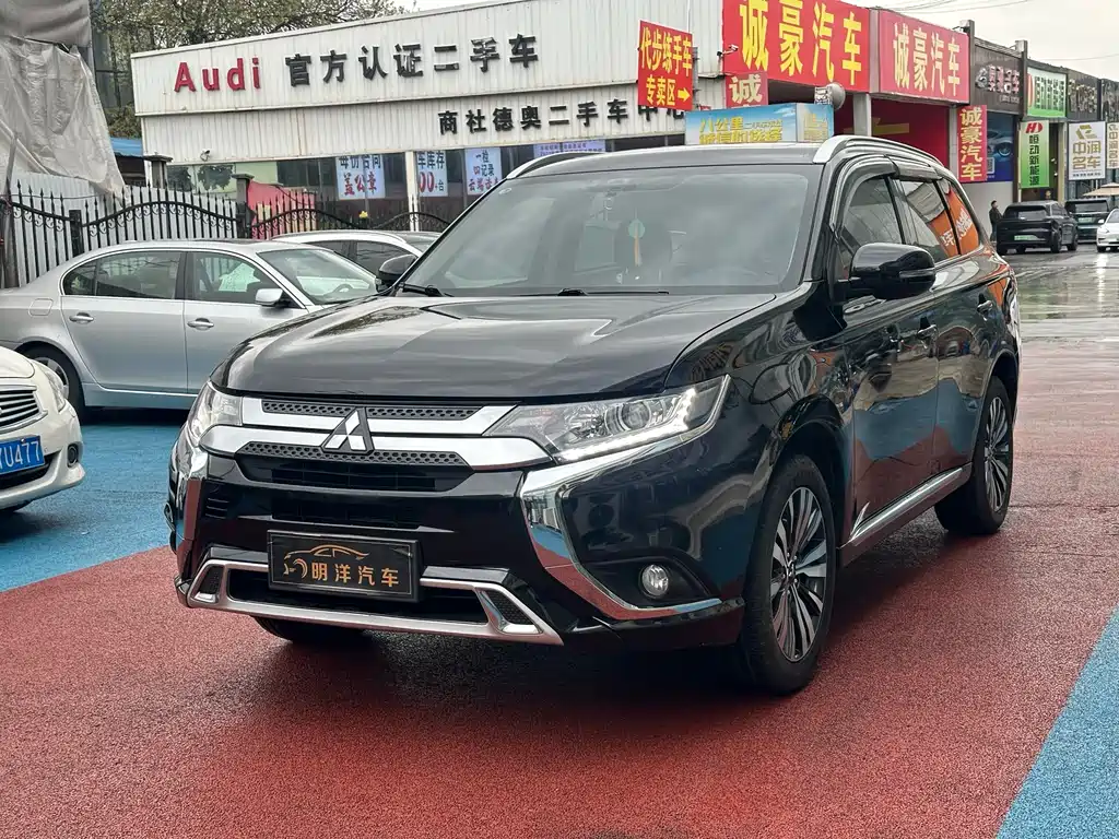 MITSUBISHI OUTLANDER