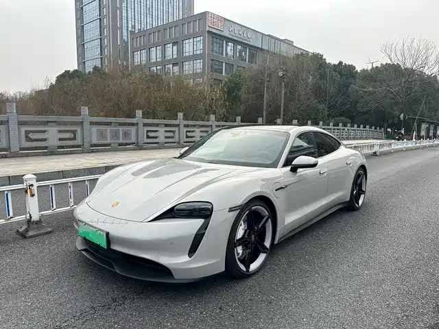 PORSCHE TAYCAN 2023