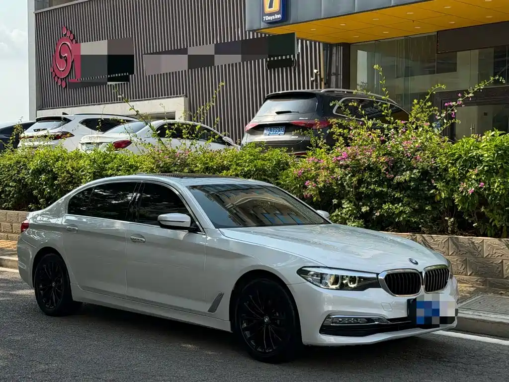 BMW 5 Series — миниатюра 3