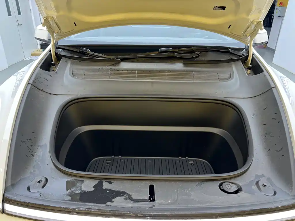 Tesla Model Y — миниатюра 11