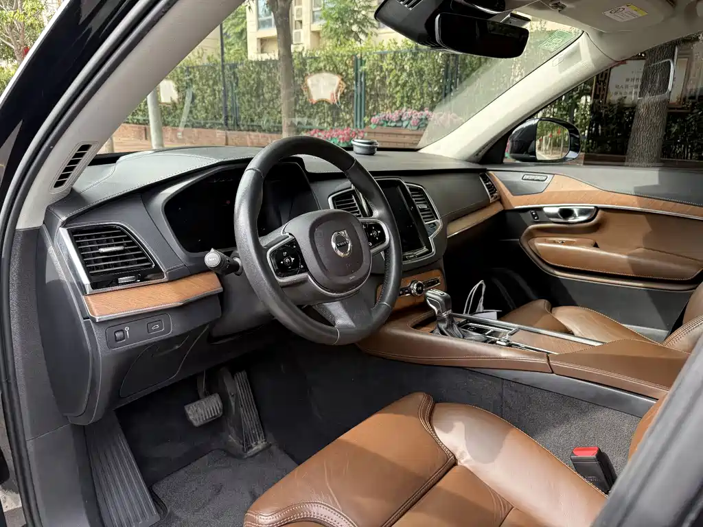 Volvo XC90 — миниатюра 3