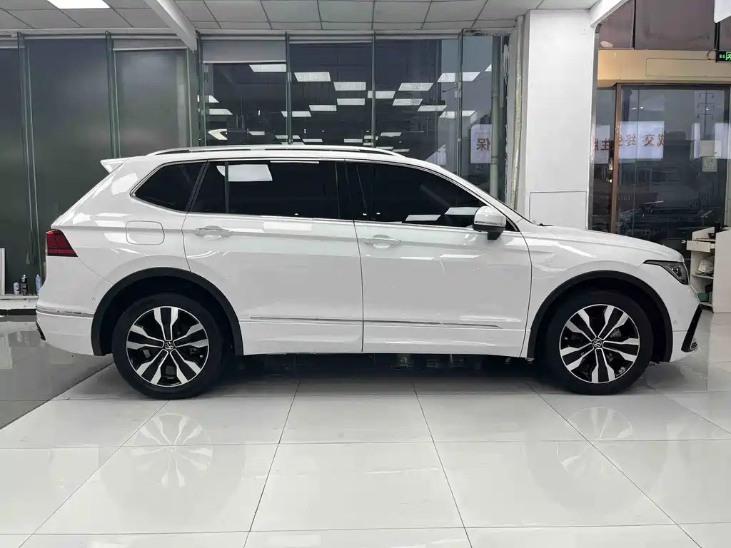 Volkswagen Tiguan L — миниатюра 10