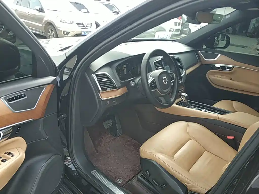 Volvo XC90 — миниатюра 16