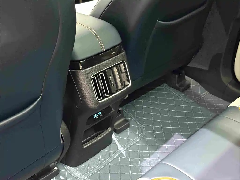 BYD PLUS New Energy — миниатюра 26
