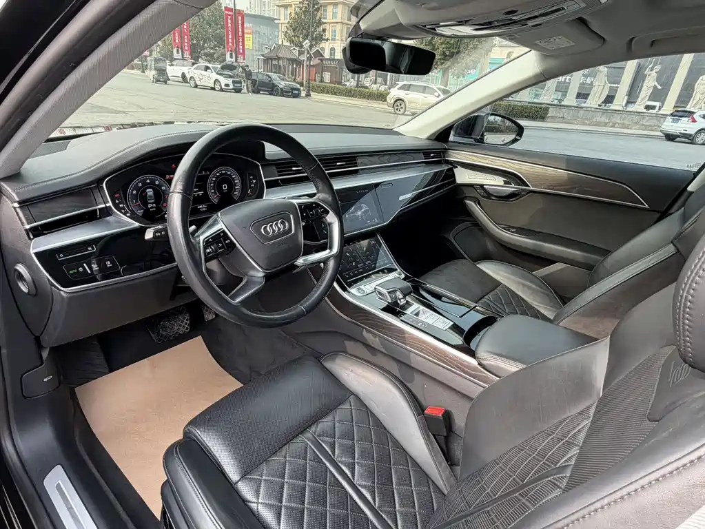 AUDI A8