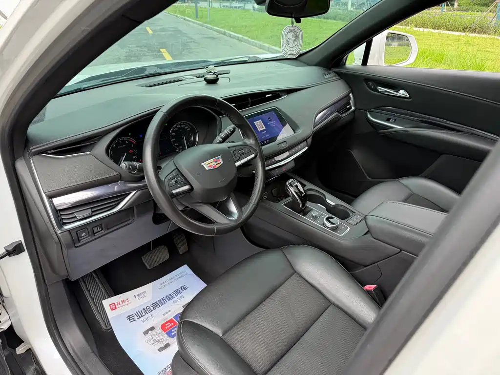 Cadillac XT4 2020 28T