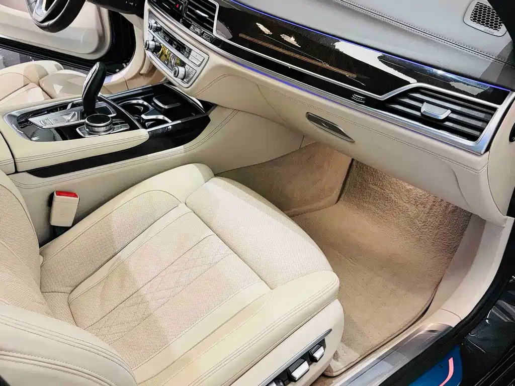BMW 7 Series — миниатюра 19