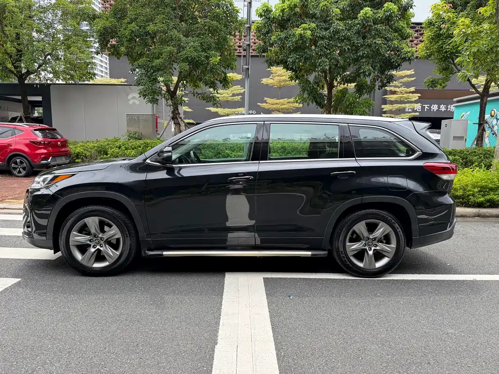 Toyota Highlander 2018 2.0T 7 мест V