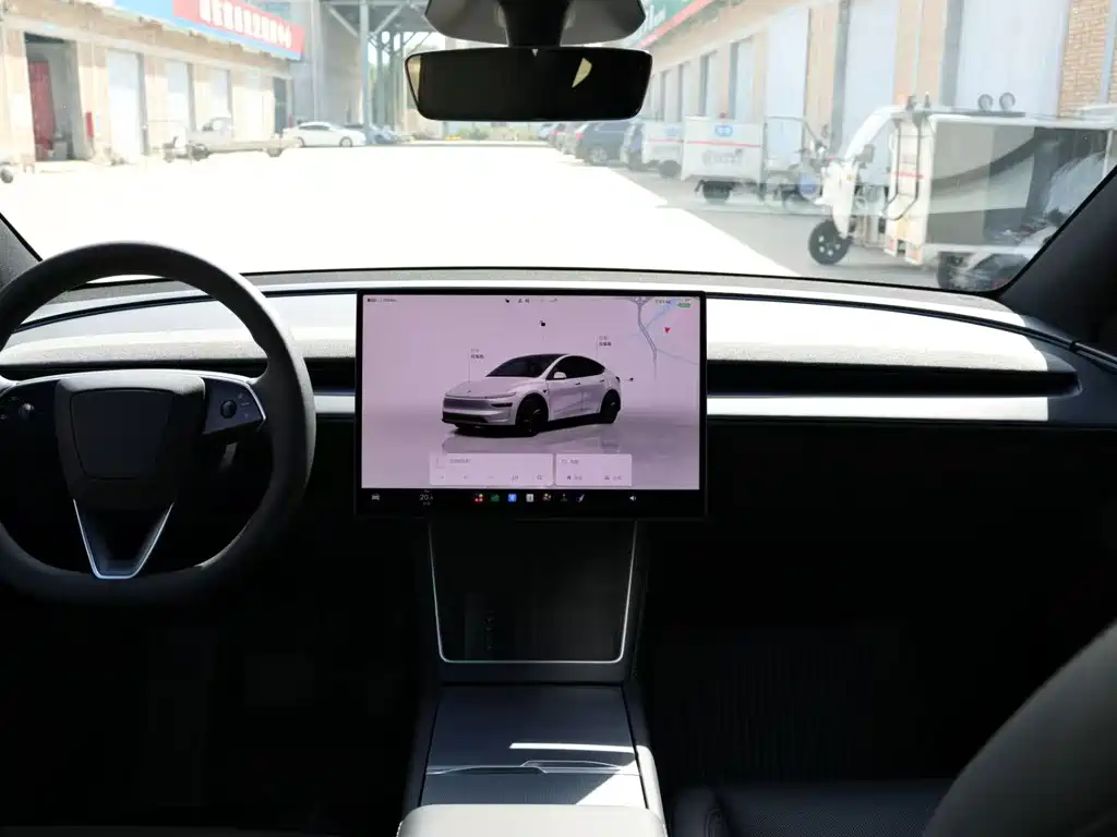 Tesla Model Y — миниатюра 8