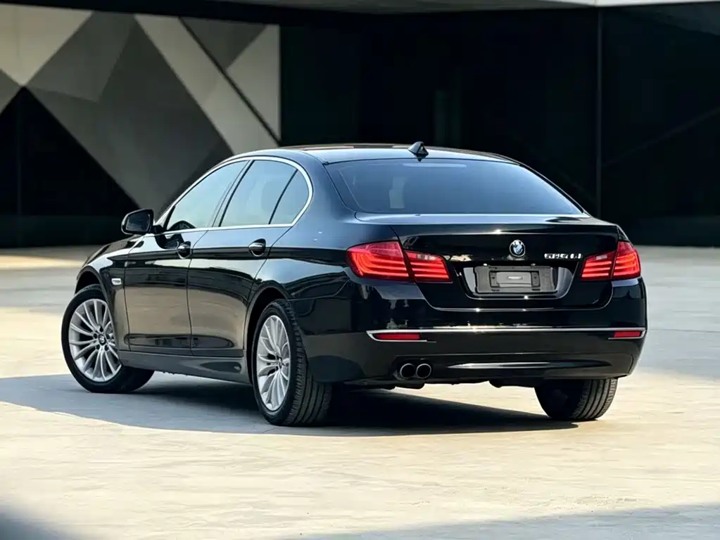 BMW 5 Series — миниатюра 2