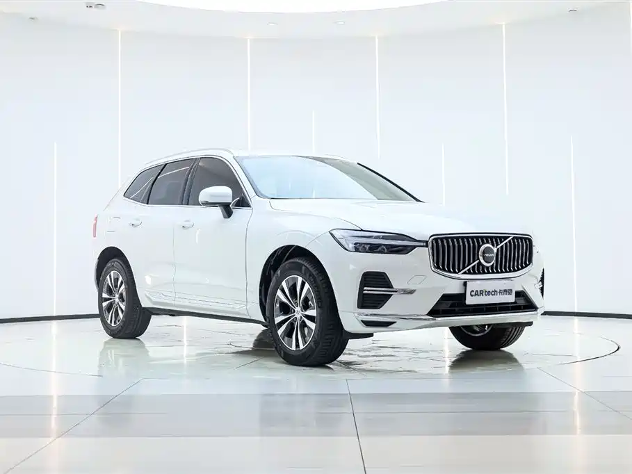Volvo XC60 2025 B5 Luxury