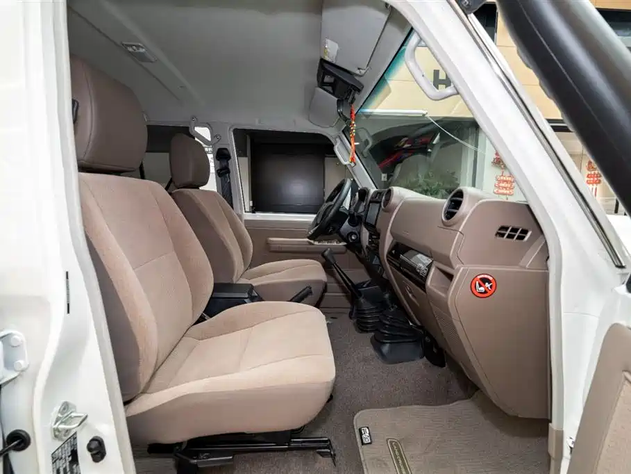 Toyota Land Cruiser LC76 2025 2.8T 40