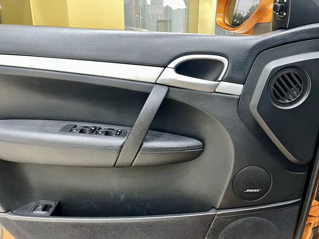 Porsche Cayenne — миниатюра 18
