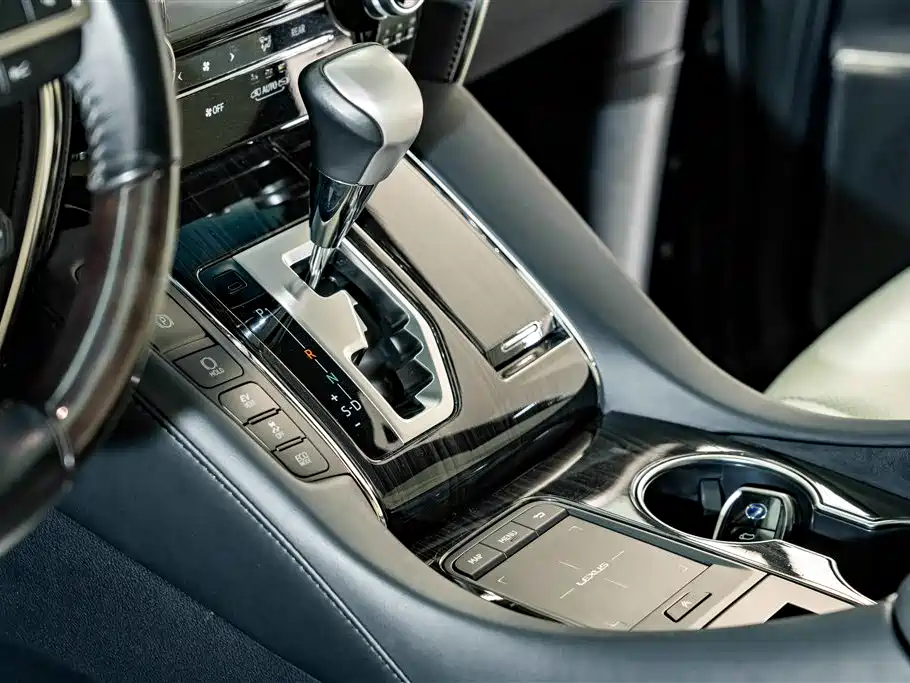 Lexus LM — миниатюра 12