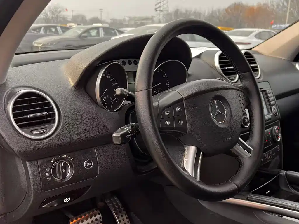 Mercedes-Benz M-Class — миниатюра 10