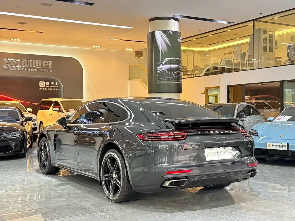 PORSCHE PANAMERA