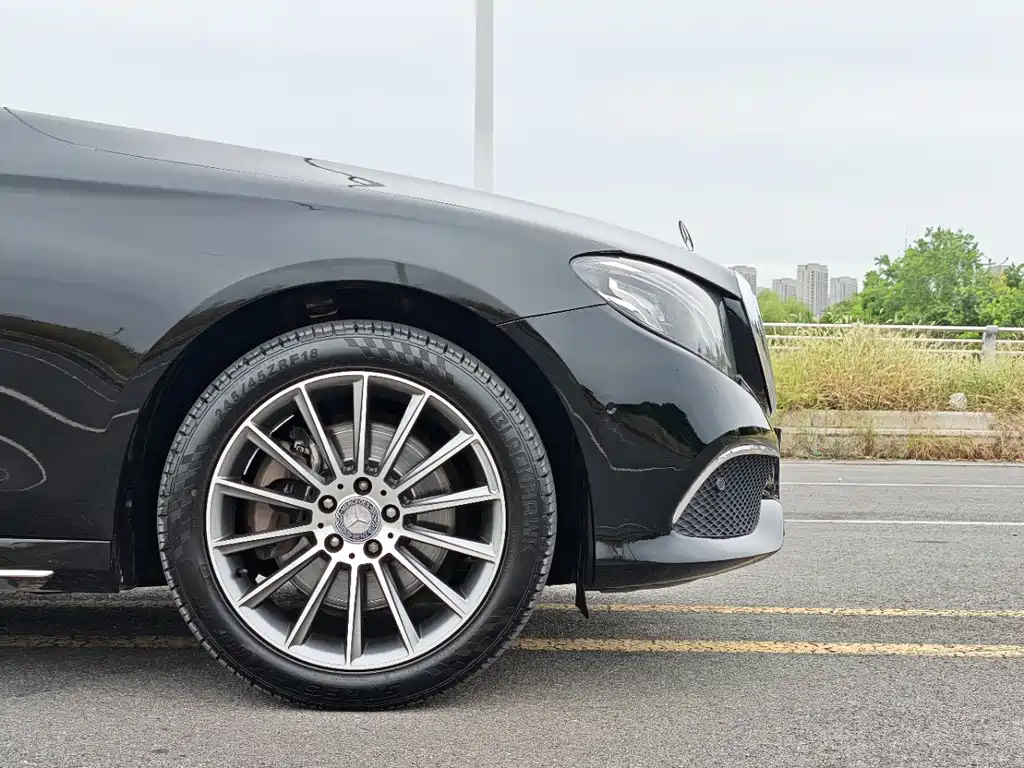 Mercedes-Benz E-Class — миниатюра 17