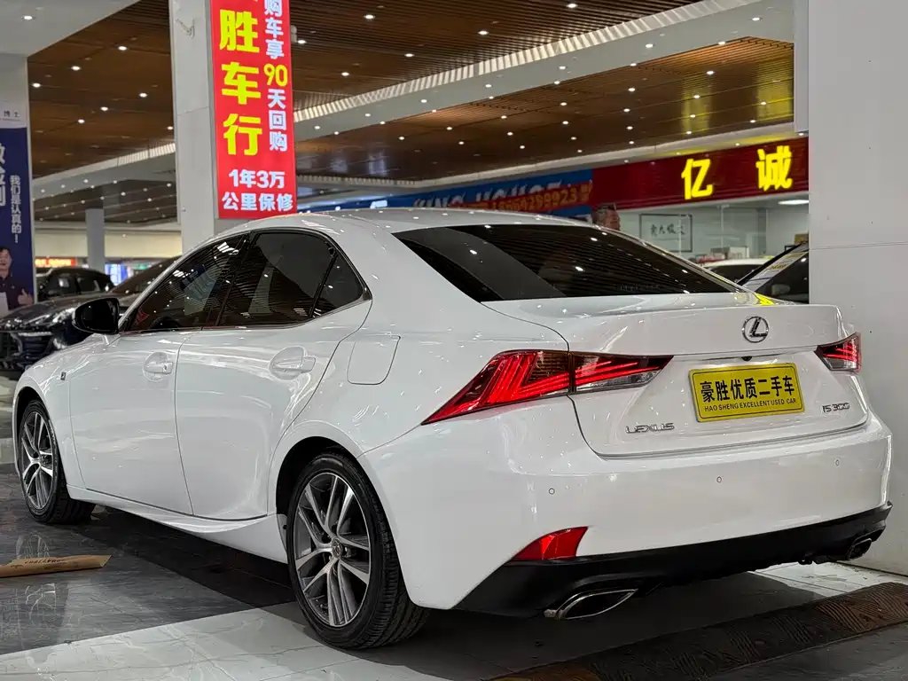 LEXUS IS