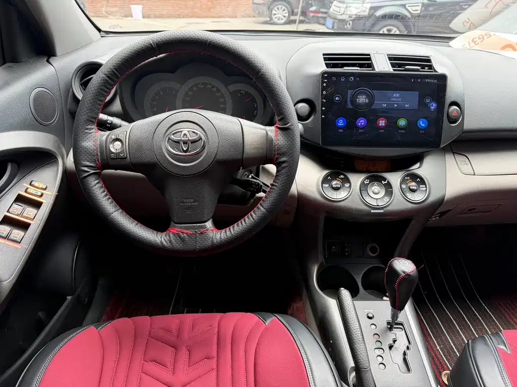 Toyota RAV4 2011 2.0L AT Luxury