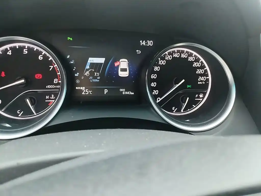 Toyota Camry — миниатюра 17