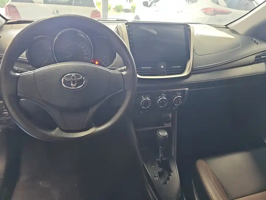 Toyota Yaris L — миниатюра 12