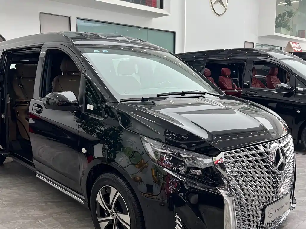 Mercedes-Benz Vito 2024 2.0T 7 мест