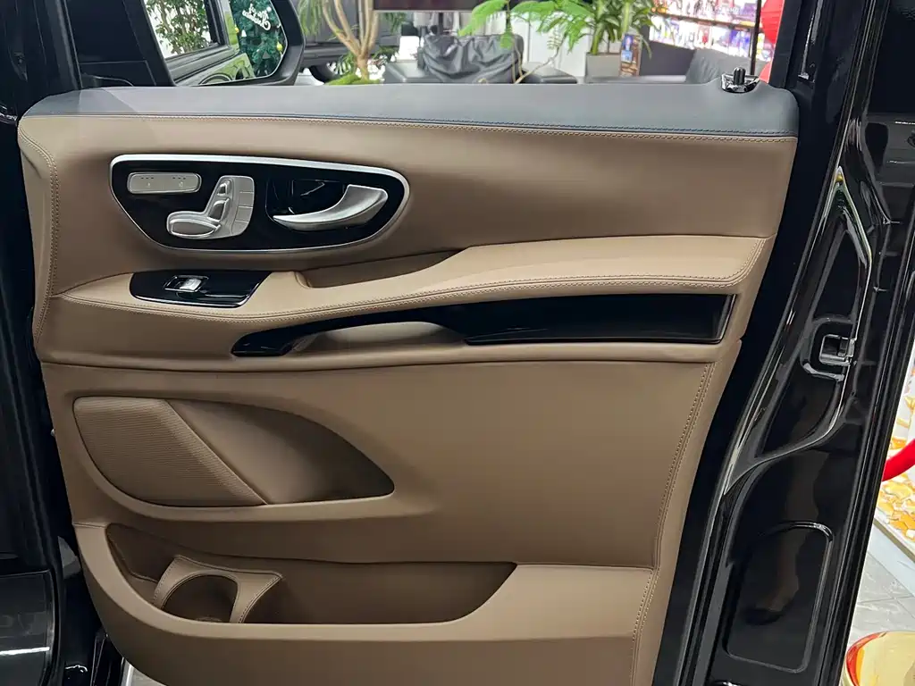 Mercedes-Benz Vito 2024 2.0T 7 мест