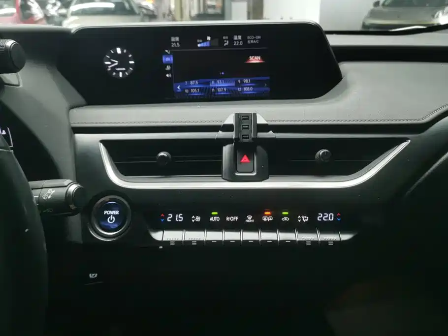 Lexus UX — миниатюра 13