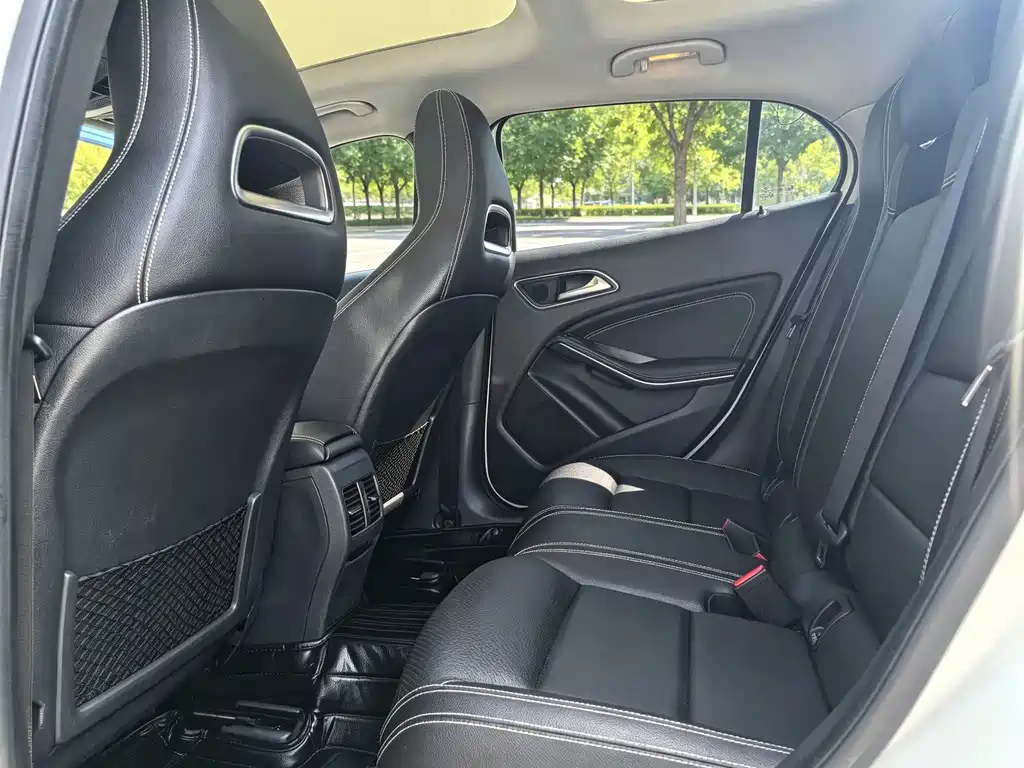 Mercedes-Benz GLA — миниатюра 8