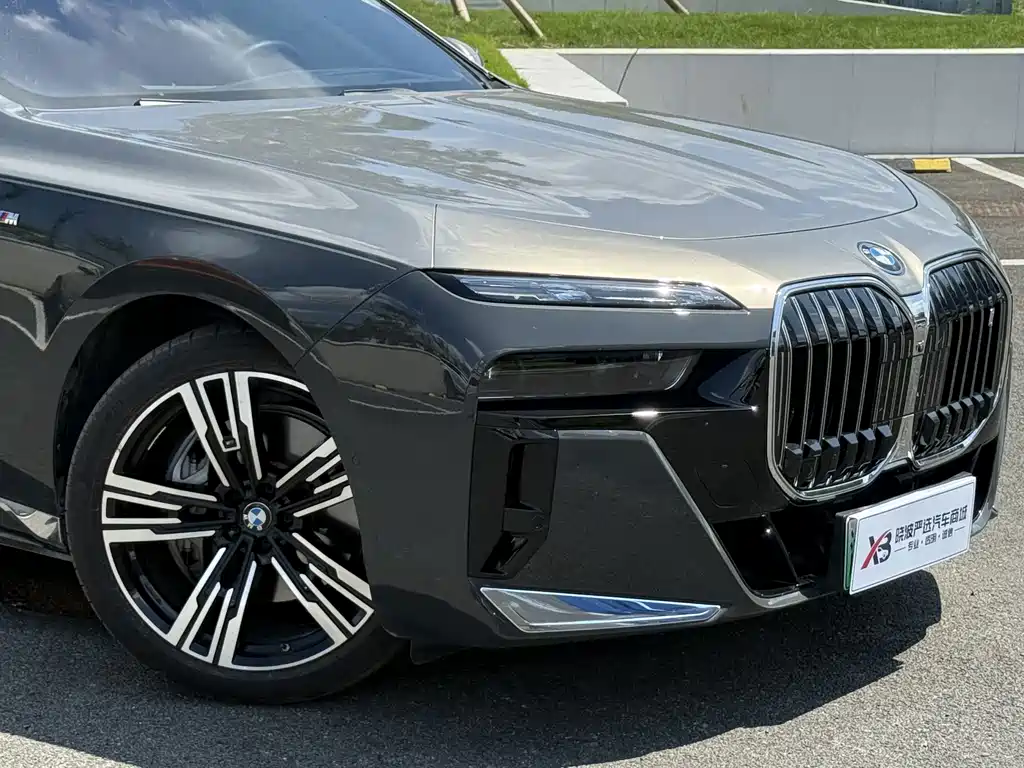BMW i7 — миниатюра 3