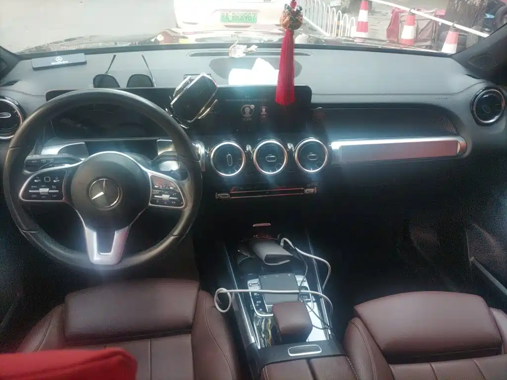 Mercedes-Benz GLB — миниатюра 10
