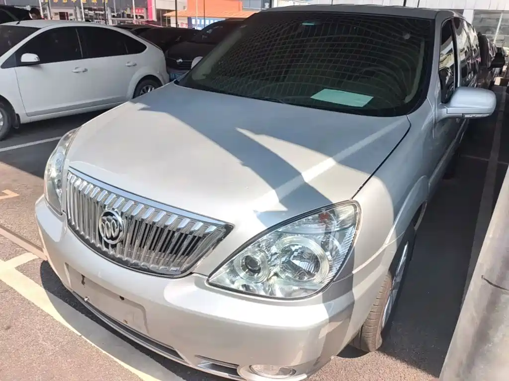 Buick GL8 — миниатюра 2