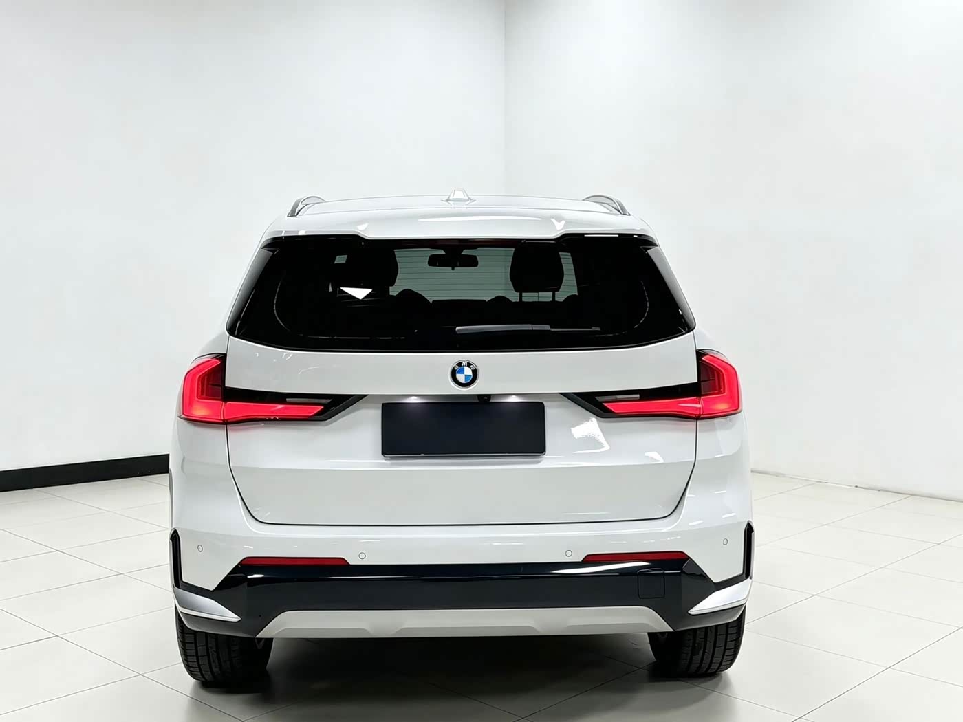BMW X1 1.5 л 2023 г. Белый, пробег 32000 км