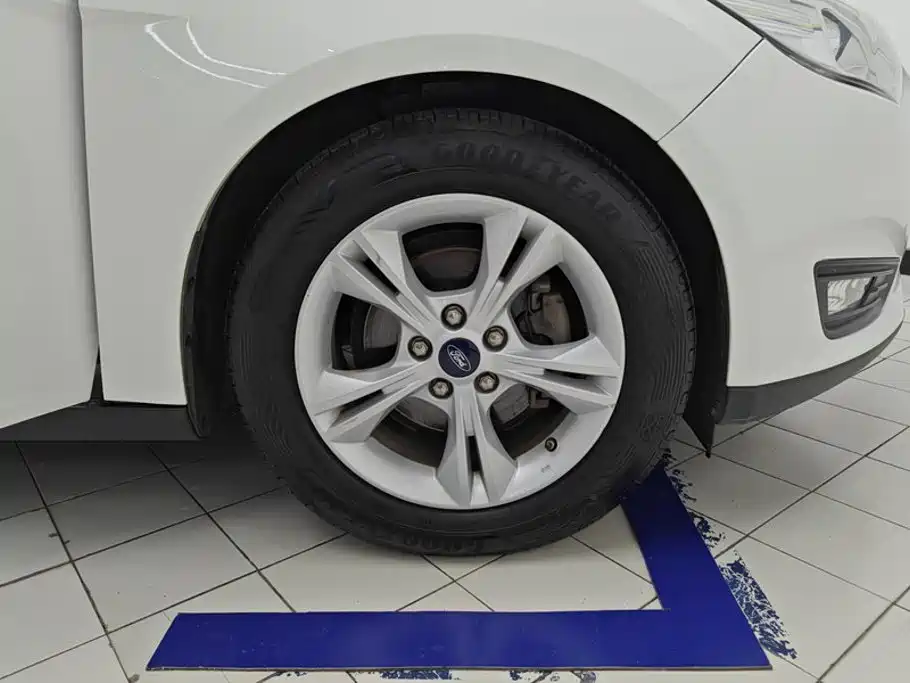 Ford Focus — миниатюра 6