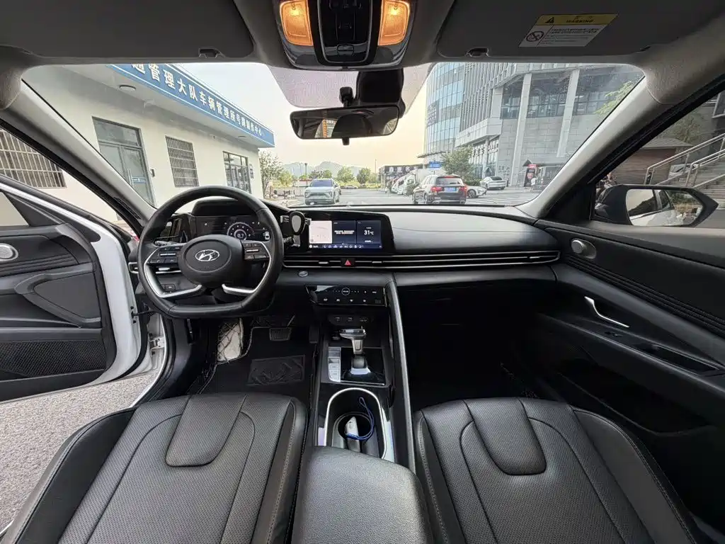 Hyundai Elantra — миниатюра 5