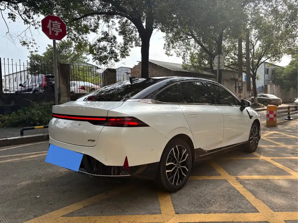 XPeng P5 — миниатюра 5