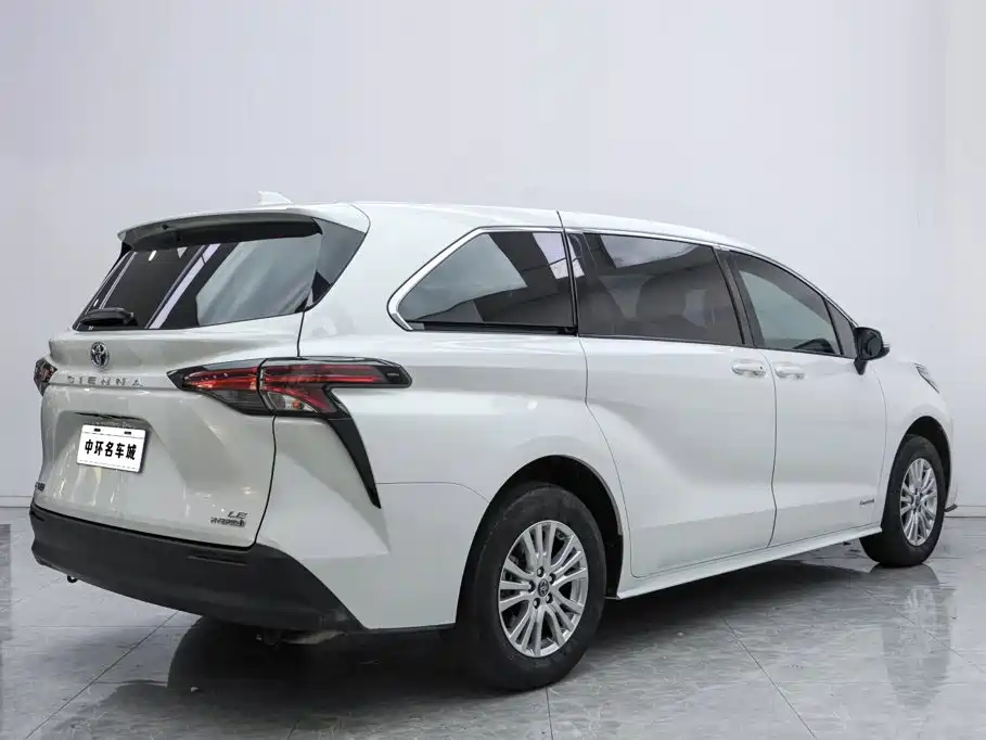 Toyota Sienna — миниатюра 17
