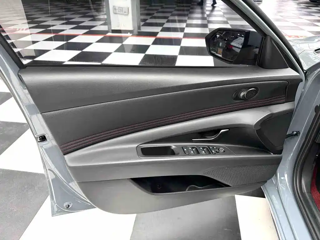 Hyundai Elantra 2022 — фото 4