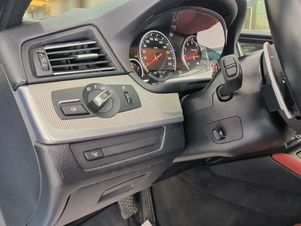 BMW M5 — миниатюра 5
