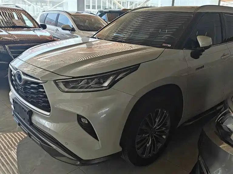 Toyota Highlander 2022 2.5L Luxury 7 мест