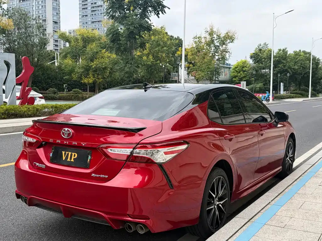 Toyota Camry — миниатюра 5