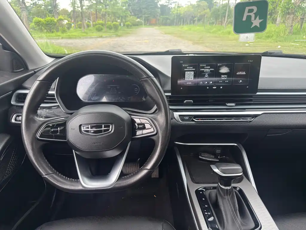 Geely Emgrand 2022 4 1.5L CVT Luxury
