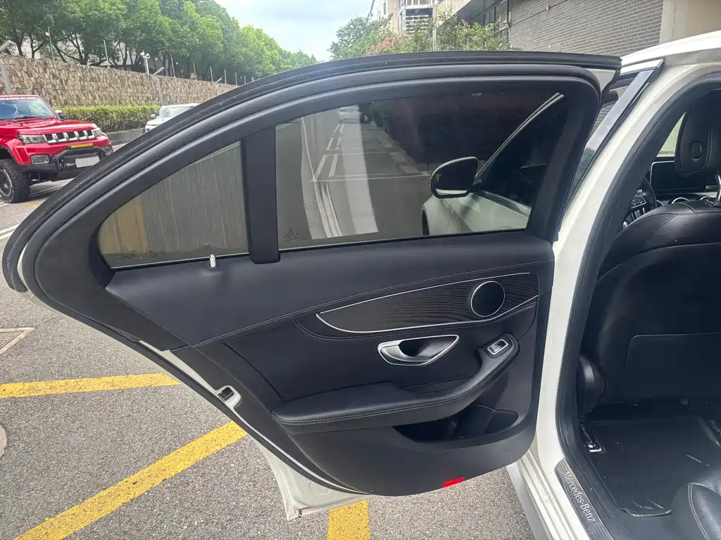 Mercedes-Benz C-Class — миниатюра 16